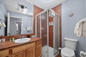Bathroom - Spacious Pet Friendly 1 bed, private deck, mt views (Fraser)