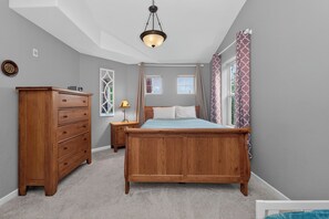 Room - Spacious Pet Friendly 1 bed, private deck, mt views (Fraser)
