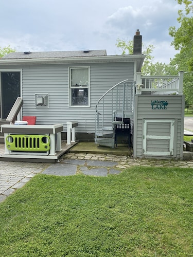 Escape to a quaint and peaceful slice of Heaven on Earth!
In Youngstown, NY