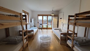 Room - Korean-style Hostel near Ljubljana Center! Experience warm K-hospitality. (Ljubljana)