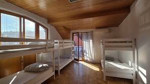 Room - Korean-style Hostel near Ljubljana Center! Experience warm K-hospitality. (Ljubljana)