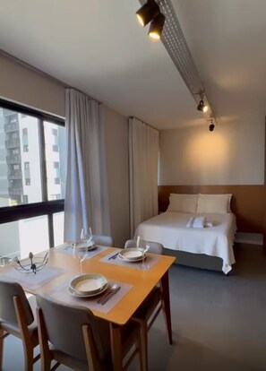 1 bedroom, iron/ironing board, free WiFi, bed sheets - Fully Equipped Studio Apartment (Joinville)