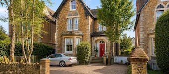 Spacious 2-Bed Period Garden Flat, Central Guildford