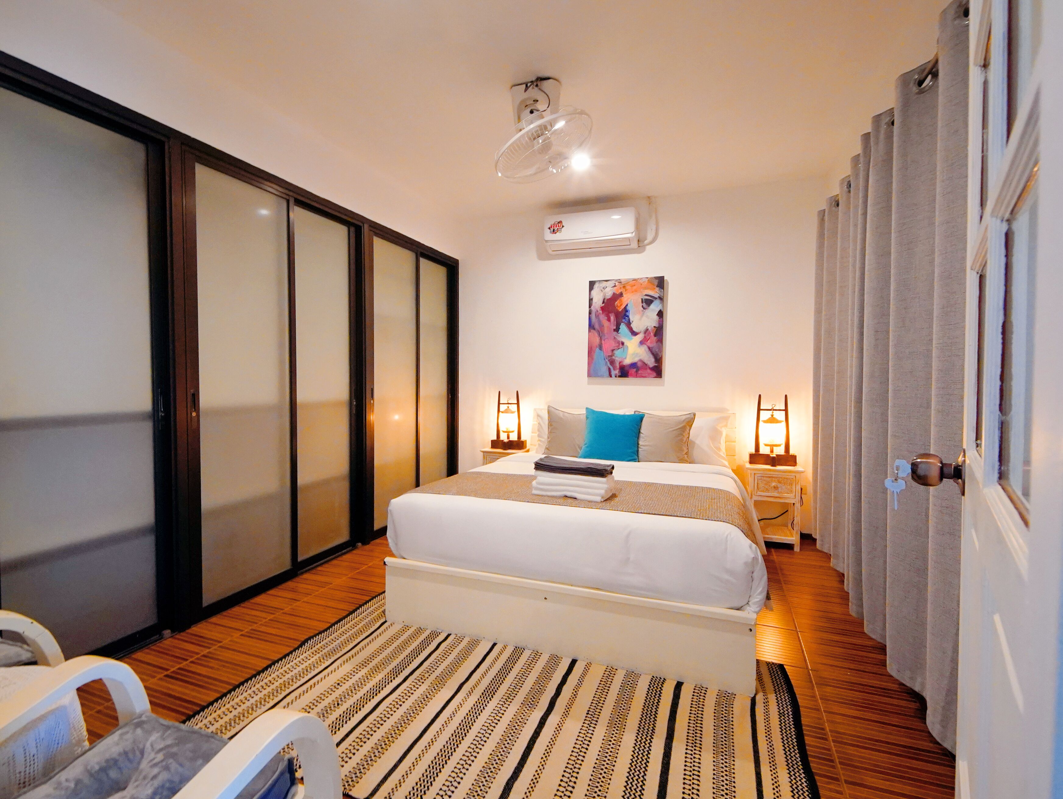 4 habitaciones, tabla de planchar con plancha y wifi gratis 