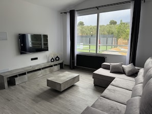 TV - Luxury villa with privacy in the heart of Cazorla (Pozo Alcón)