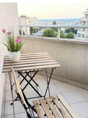 Outdoor dining - Beautiful 1-bedroom apartment in pleasant Stara Zagora (stara zagora)