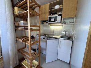 Coffee/tea maker, fridge, microwave, oven - Cozy studio, mountain view - 4 guests (Plagne Bellecôte)