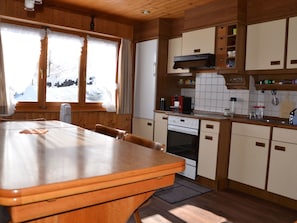 Kühlschrank, Ofen, Geschirrspüler, Kochgeschirr/Geschirr/Besteck