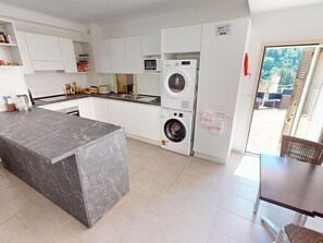 Kühlschrank, Mikrowelle, Geschirrspüler