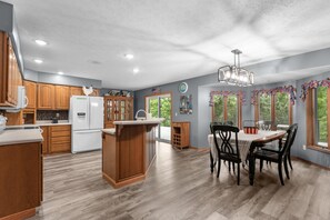 Ferienhaus, 6 Schlafzimmer | Eigene Küche | Wasserkocher mit Kaffee-/Teezubehör, Kühlschrank, Ofen, Toaster