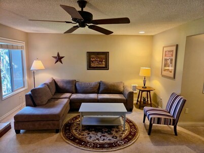 Desperado 30 Day Minimum 2 Bedroom Condo