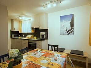 Fridge, cookware/dishes/utensils - Casa Riposo, (Flumserberg Tannenheim), by Interhome (Flumserberg Tannenheim)