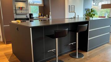 Fridge, oven, dishwasher, cookware/dishes/utensils