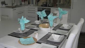 Fridge, microwave, oven, cookware/dishes/utensils