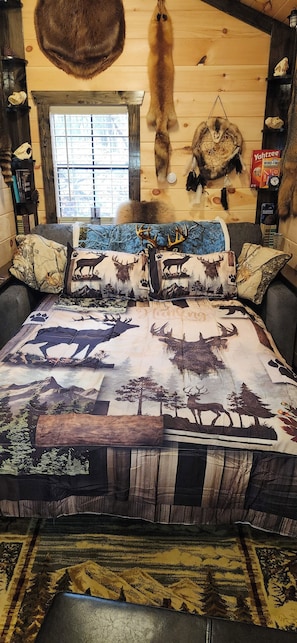 1 bedroom, bed sheets - Whippoorwill off grid hike in tiny cabin retreat in tranquil Long Bottom getaway (Long Bottom)