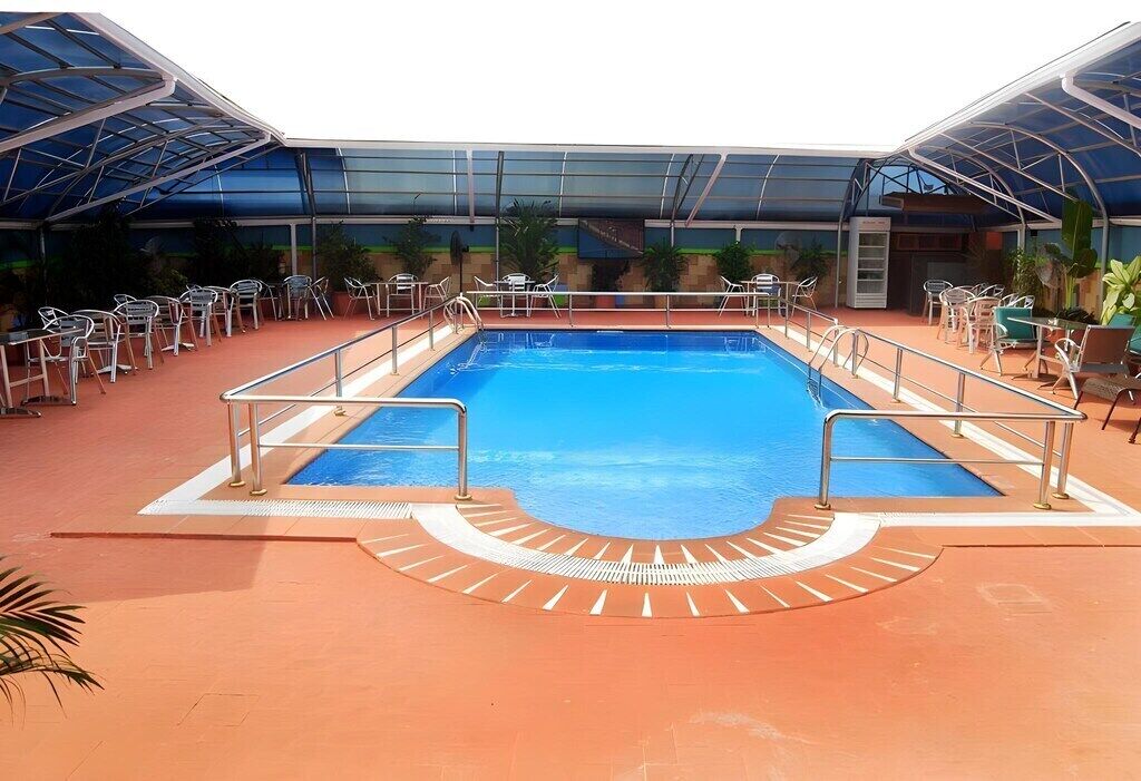 2 piscines extérieures