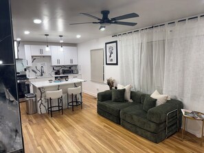 Smart TV - Quiet 2-bedroom unit in Atlanta close to city life (Atlanta)