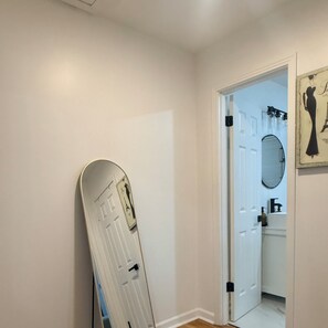 Interior - Quiet 2-bedroom unit in Atlanta close to city life (Atlanta)