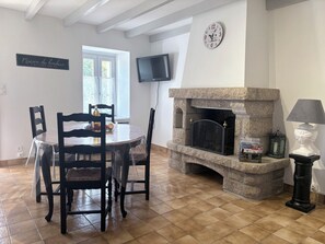 Dining - Ty Ar Méné Vacation Rental (Lohuec)