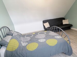 2 bedrooms, travel crib