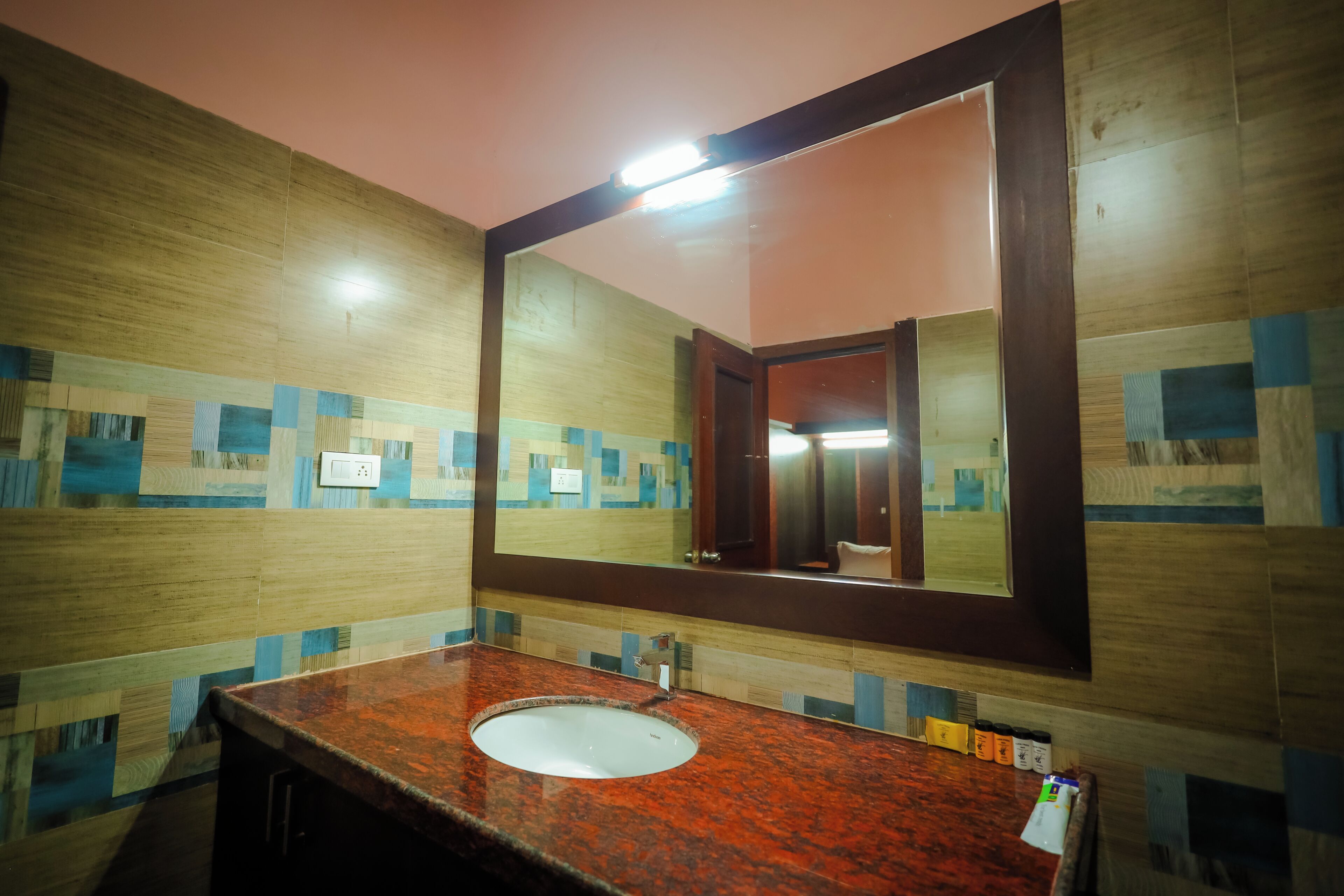 Standard Double Room | Bathroom | Towels, toilet paper