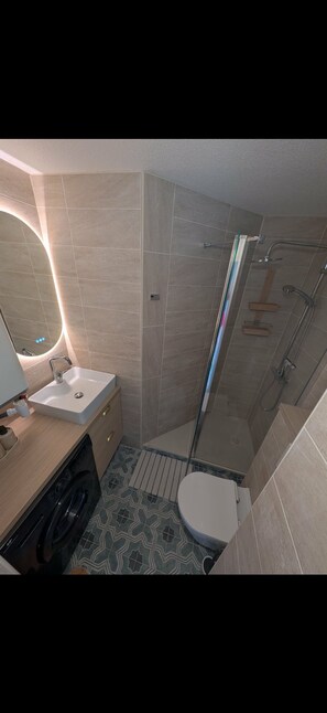 Bathroom - Vrbo Property (Le Barcarès)