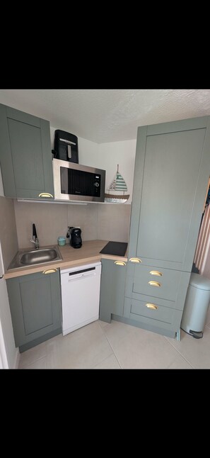 Private kitchen - Vrbo Property (Le Barcarès)