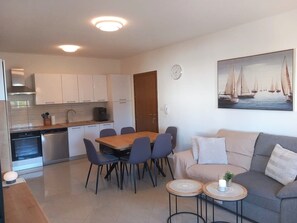 TV - 98A4 · Apartment Marea (Ližnjan)