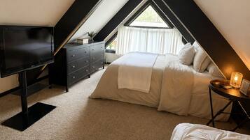3 bedrooms, desk, iron/ironing board, free WiFi