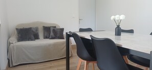Dining - Apartment in the Boulouris neighborhood, 5 minutes from the ocean and the harbor (Saint-Raphaël)