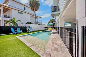 A heated pool - MI Island Time in Anna Maria Island (Holmes Beach)