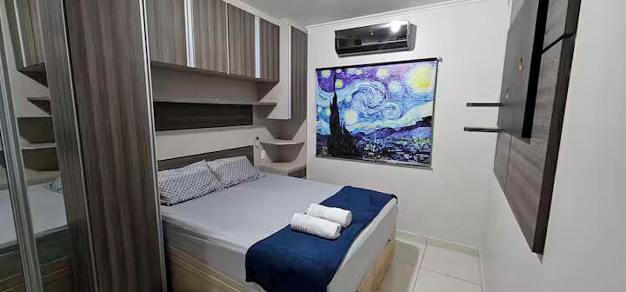 2 slaapkamers, een strijkplank/strijkijzer, internet, beddengoed