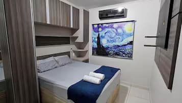 2 slaapkamers, een strijkplank/strijkijzer, internet, beddengoed