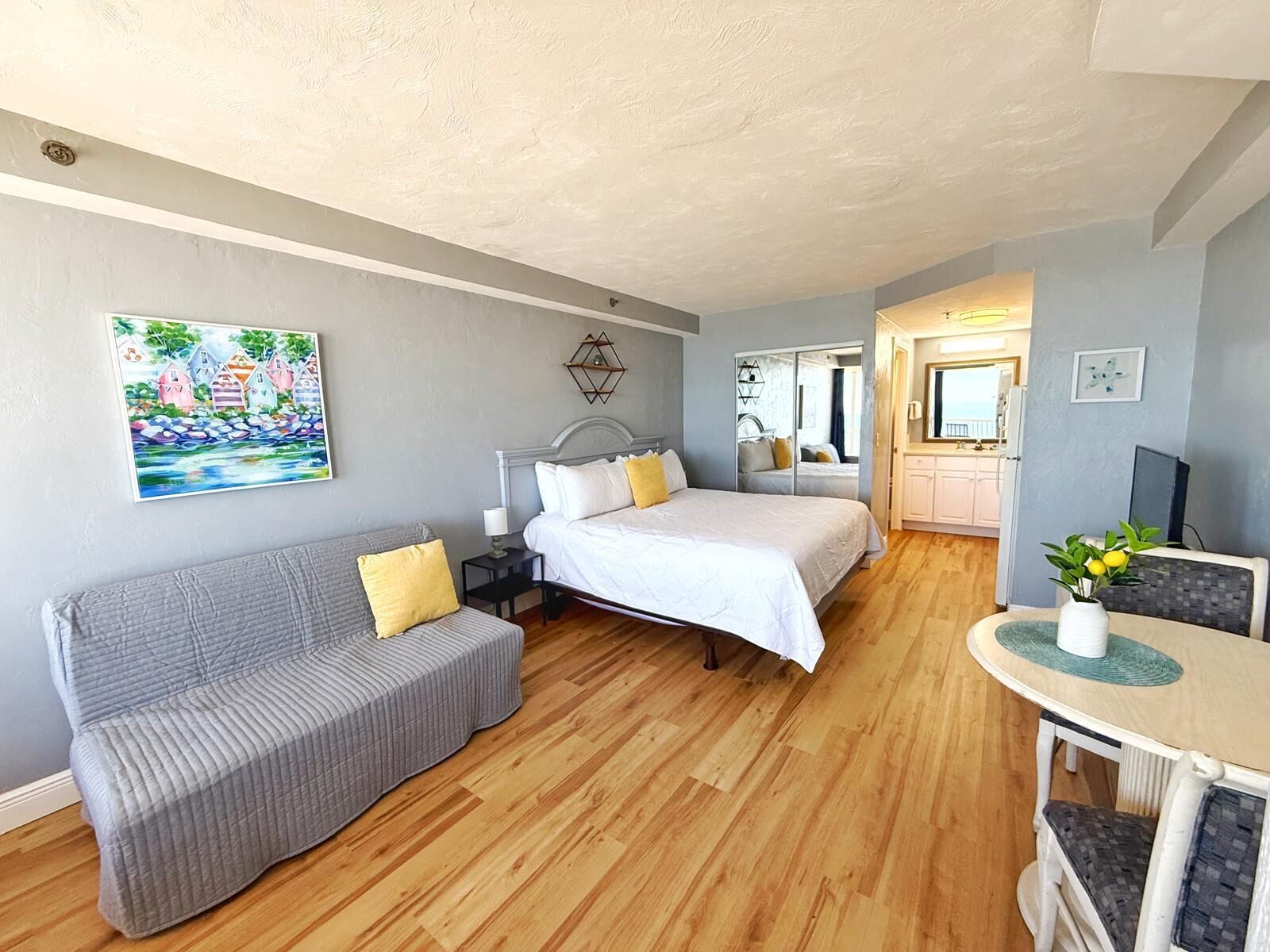 Iron/ironing board, free WiFi, bed sheets