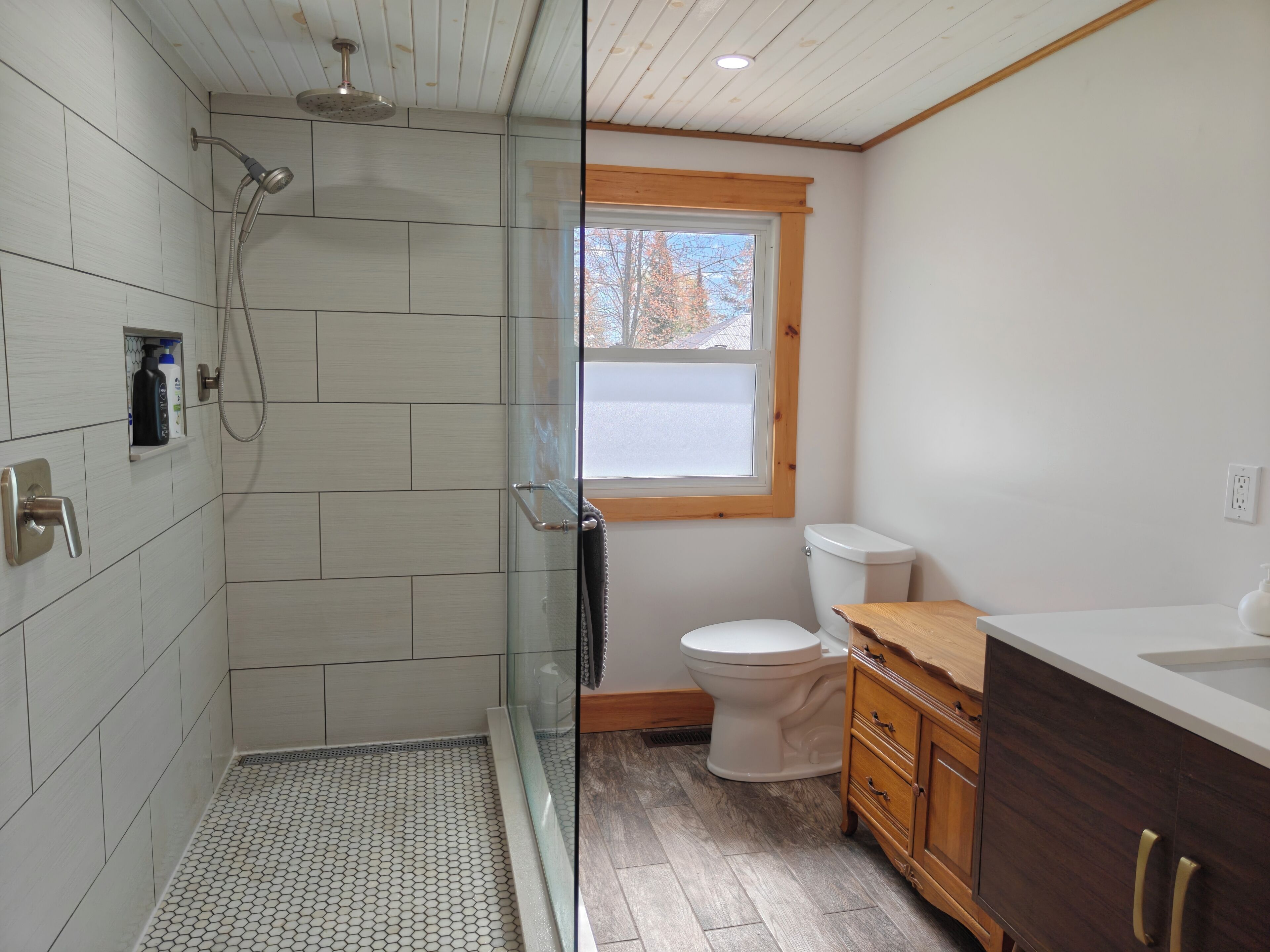 Shower, towels, soap, shampoo