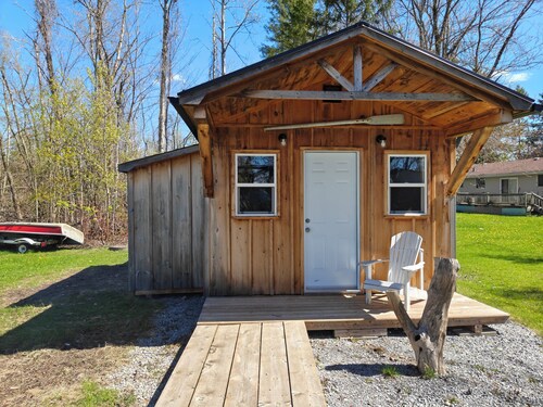 Canal Lake Cottage | Bunkie & Kayaks