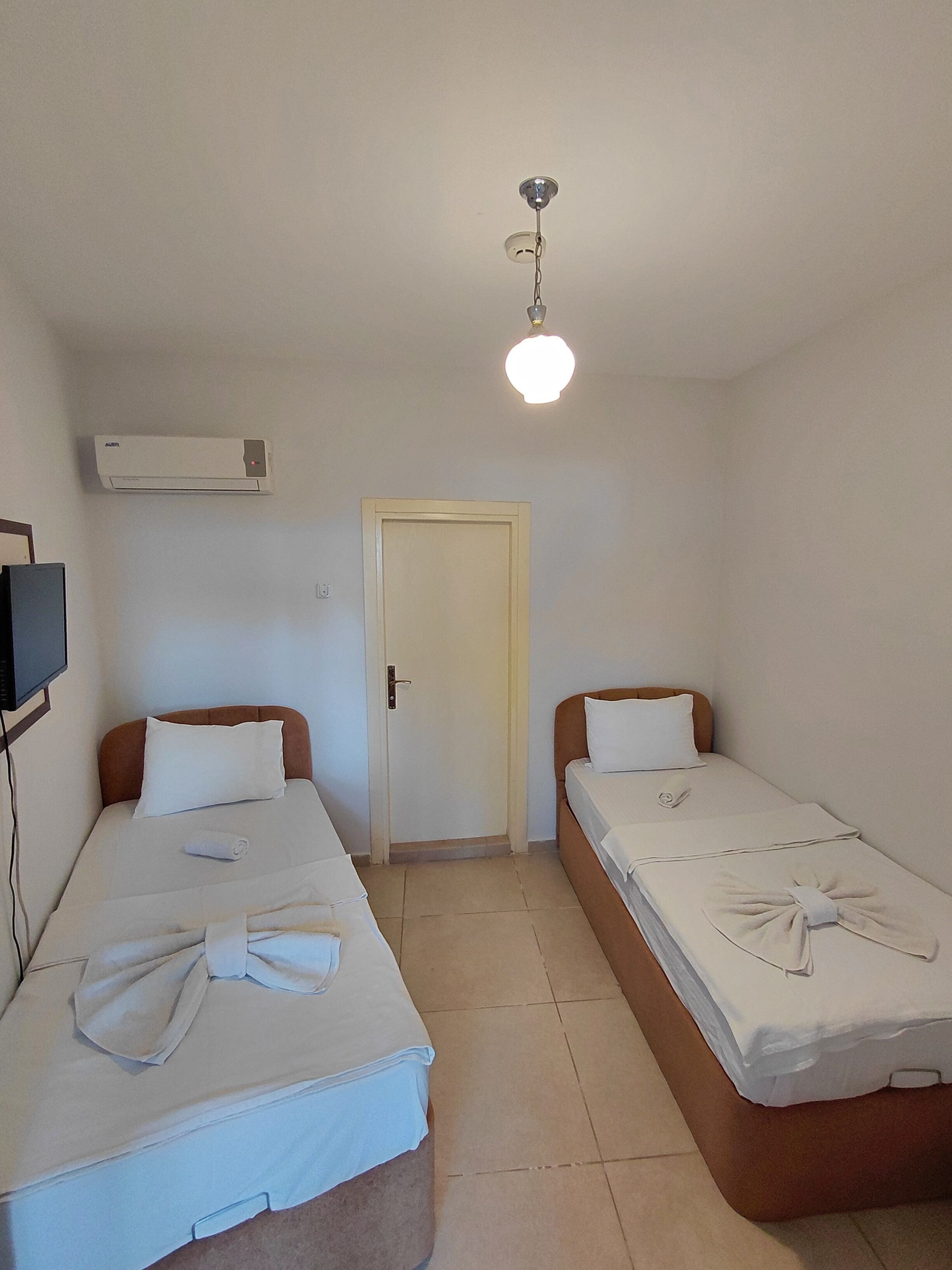 Kamar Twin Klasik, pemandangan laut terbatas | Ruang kerja ramah laptop dan Wi-Fi gratis