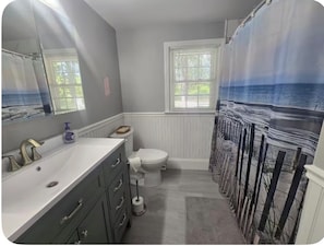 Towels, soap, toilet paper - Grammy’s Cape Cod Summer House (Brewster)