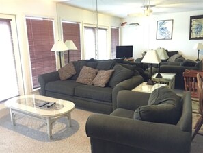 TV - Waterfront 3-Bedroom Townhome with Private Boat Lift (Port O`Connor)