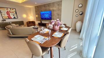 Premium Penthouse, 3 Bedrooms, City View | Dining