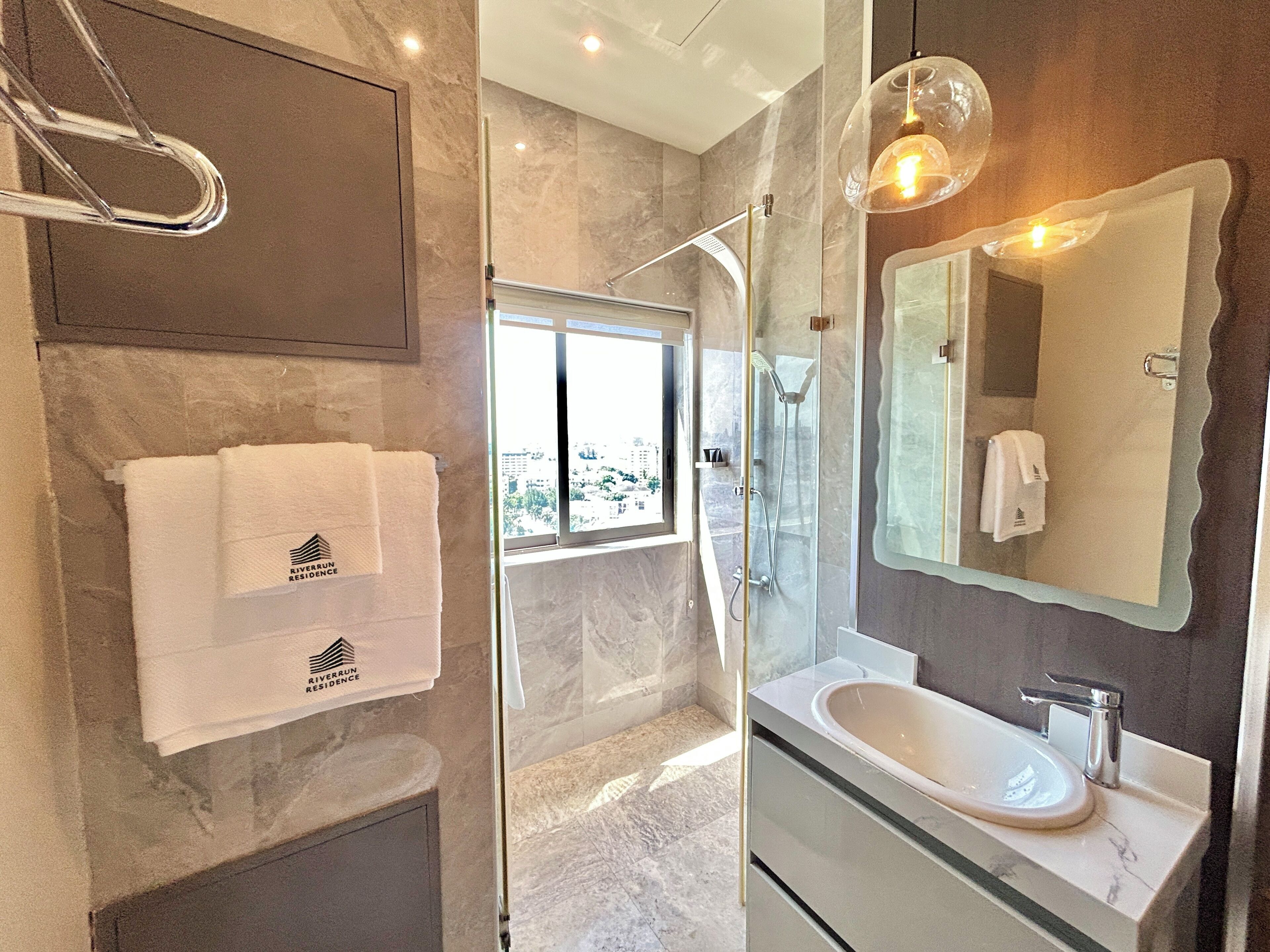 Premium Penthouse, 3 Bedrooms, City View | Bathroom | Free toiletries, slippers, towels, soap