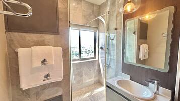 Premium Penthouse, 3 Bedrooms, City View | Bathroom | Free toiletries, slippers, towels, soap