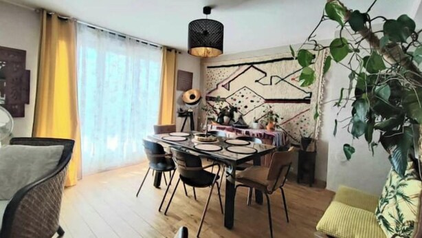 Dining - Cathedral View, Private Parking & Terrace - Bright Apartment - 80 m²  (Reims)