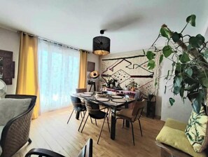 Unclassified image, 3 of 20, button - Cathedral View, Private Parking & Terrace - Bright Apartment - 80 m²  (Reims)