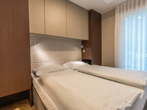 2 Schlafzimmer, individuell eingerichtet