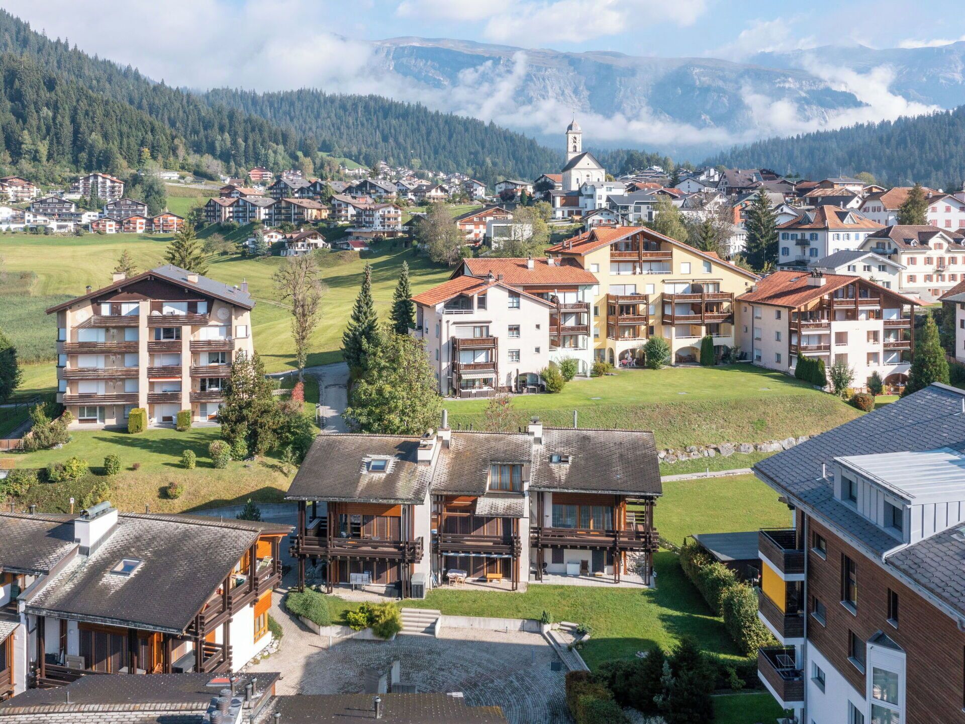 Bâtiment, Maison, Zone Résidentielle, Domicile, Quartier, Zone Rurale, Toit, Village, Établissements Humains, Chalet