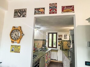 Mikrowelle, Ofen, Geschirrspüler