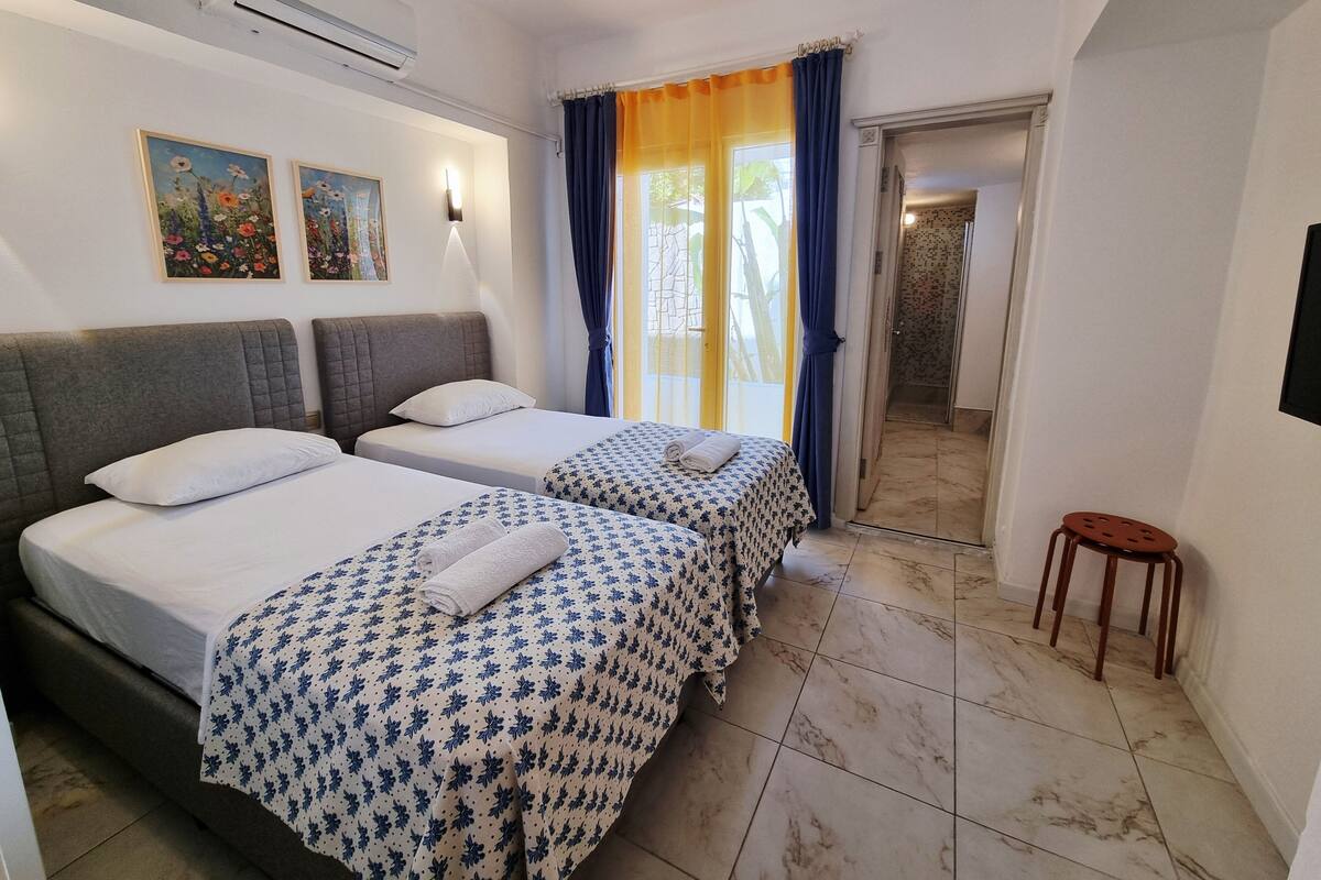 Economy Twin Room, Balcony, Garden View | Premium bedding, free WiFi, bed sheets