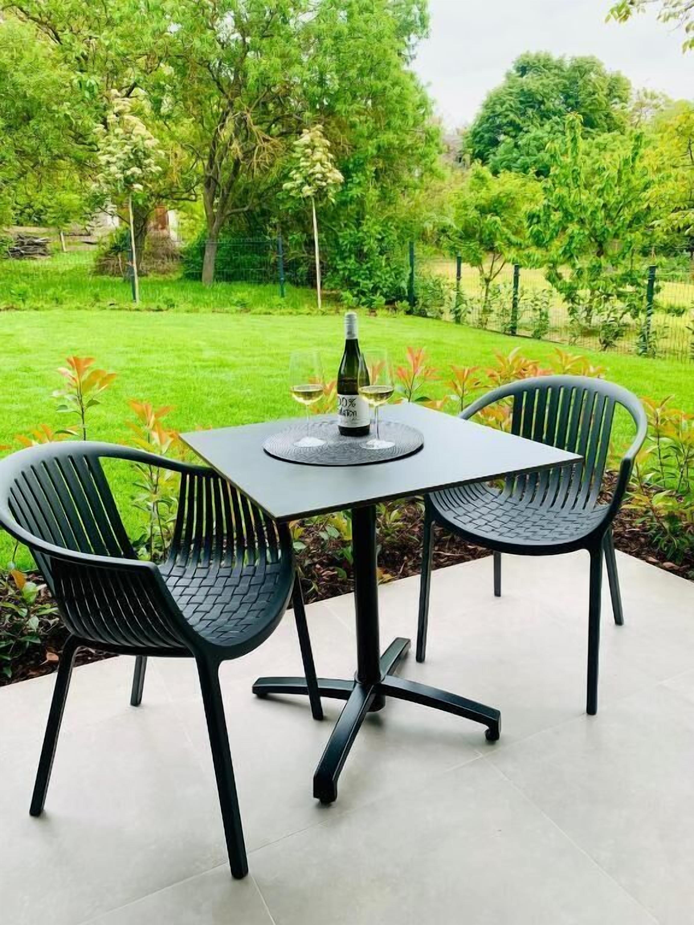 Exclusive-Studiosuite, Balkon, Gartenblick | Speisen im Freien