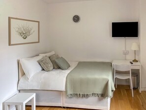 2 chambres, fer et planche à repasser, Wi-Fi gratuit, draps fournis